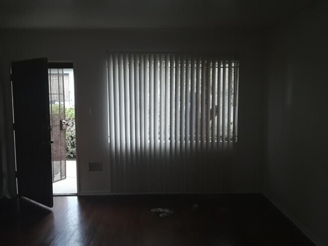 Foto del edificio - 10227 England Ave