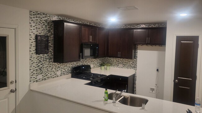 Foto del edificio - 7316 Gray Wolf Ln