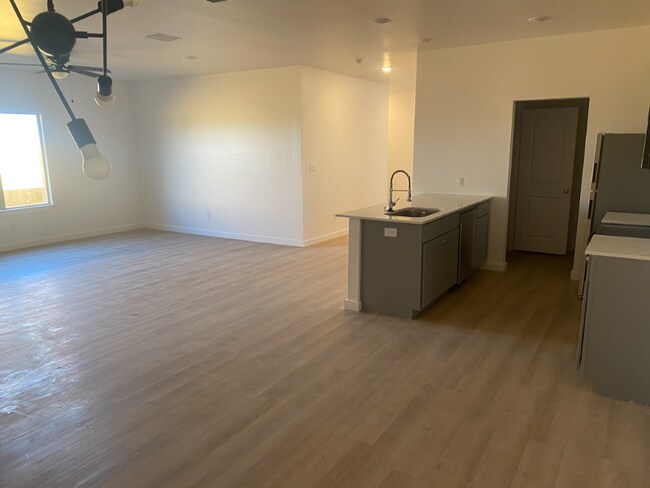 Building Photo - 5723 Kemper St