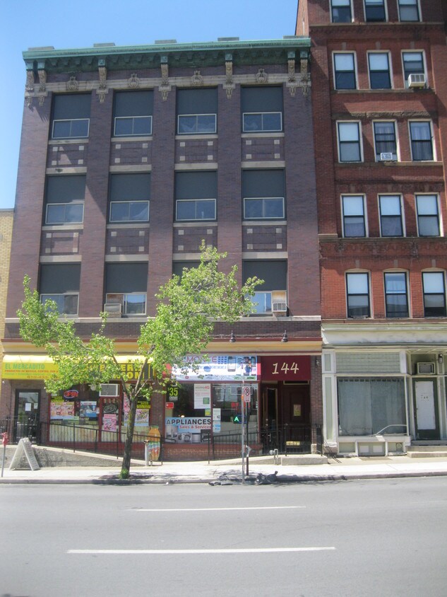 Primary Photo - 142-144 N 7th St