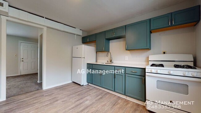 Building Photo - 2215 Delton Ct