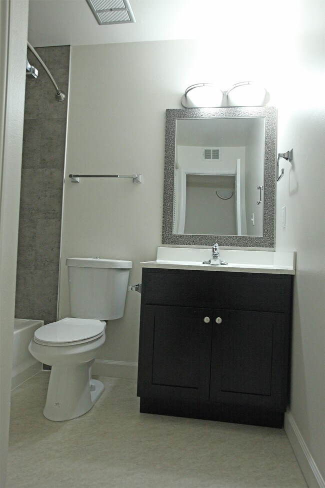 Foto del edificio - 1163 W Wilson St