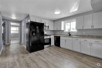 Building Photo - 155 Grandview Dr