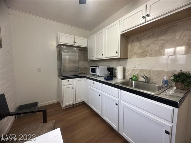Foto del edificio - 2125 Elm Ave