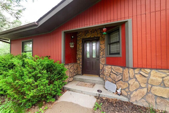 Building Photo - 3 Bedroom house