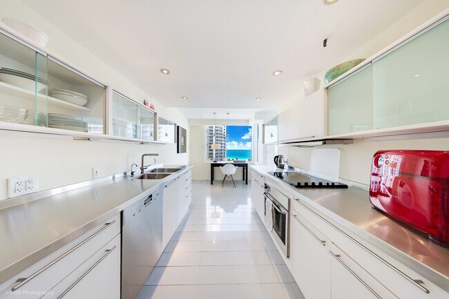 Foto del edificio - 400 South Pointe Dr