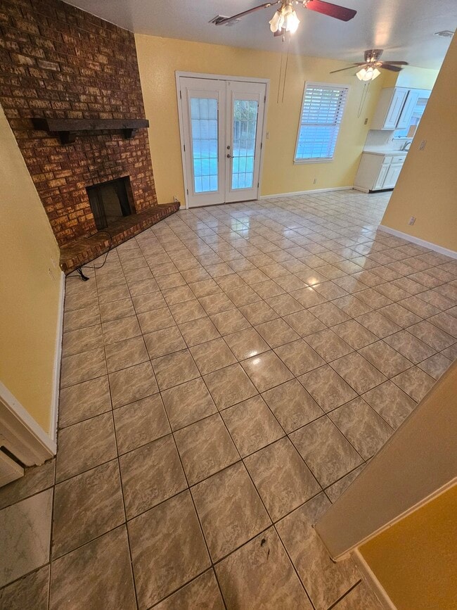 Sala de estar - 618 Land O Lakes Dr