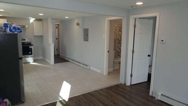 Building Photo - 100 Broad St