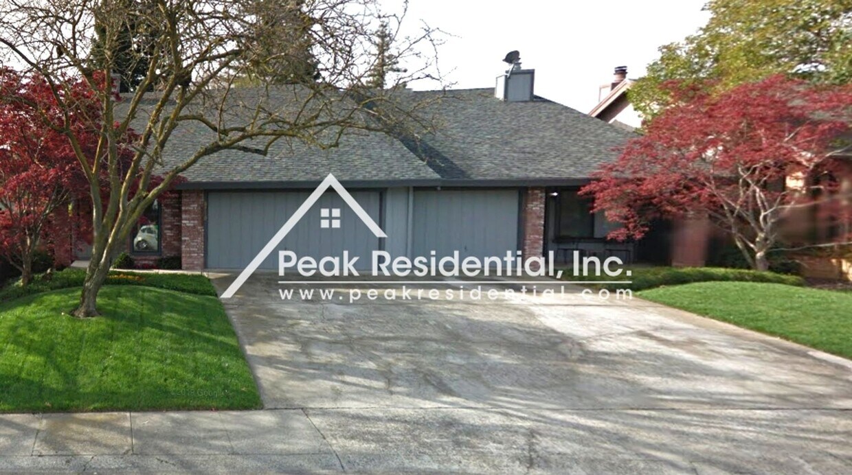Foto principal - Spacious Orangevale 3bd/2ba Duplex with 2 ...