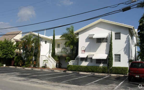 Building Photo - 10 Hendricks Isles Is