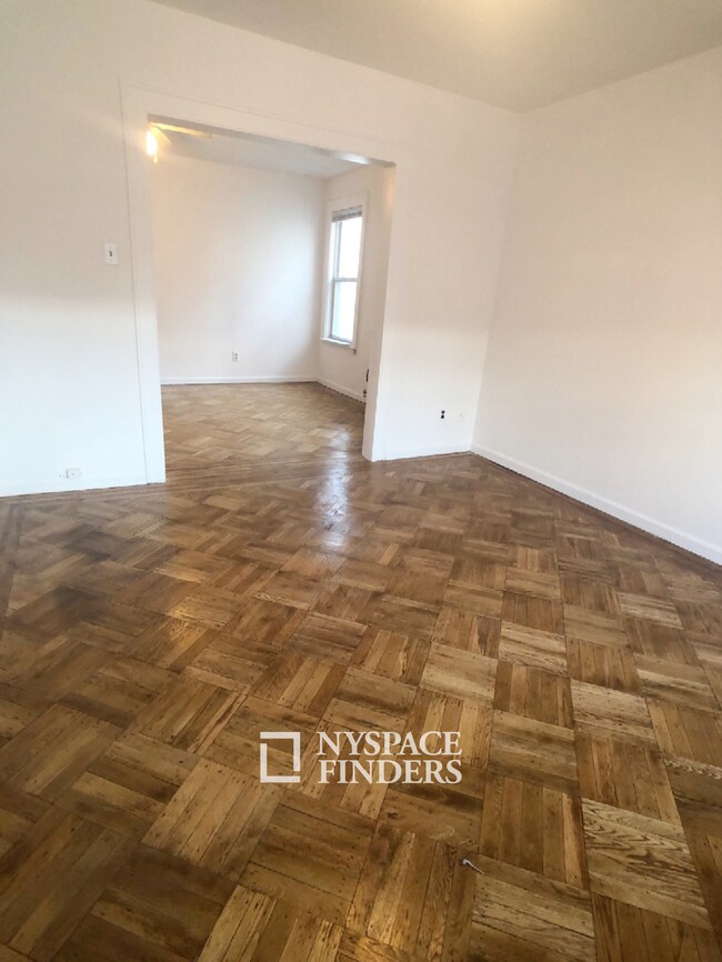 Building Photo - 22-24-24 Crescent St