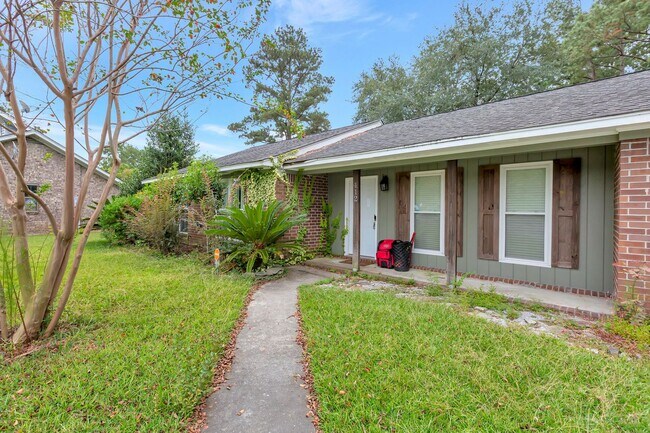 Foto del edificio - Charming Single-Story Home with Huge Backy...