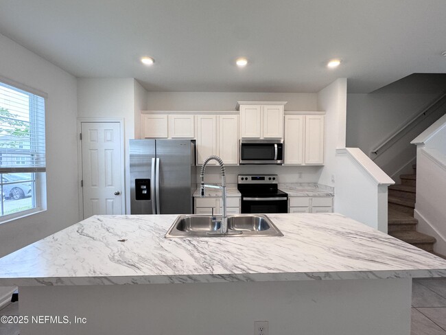 Building Photo - 8334 Zenith Cir