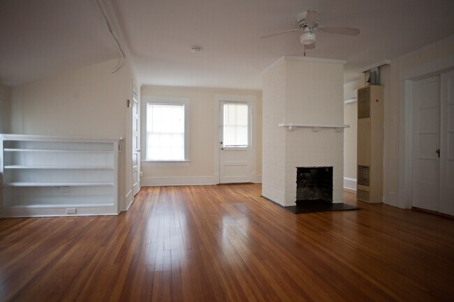 Foto del edificio - Studio Apartment in Renovated Cottage off ...