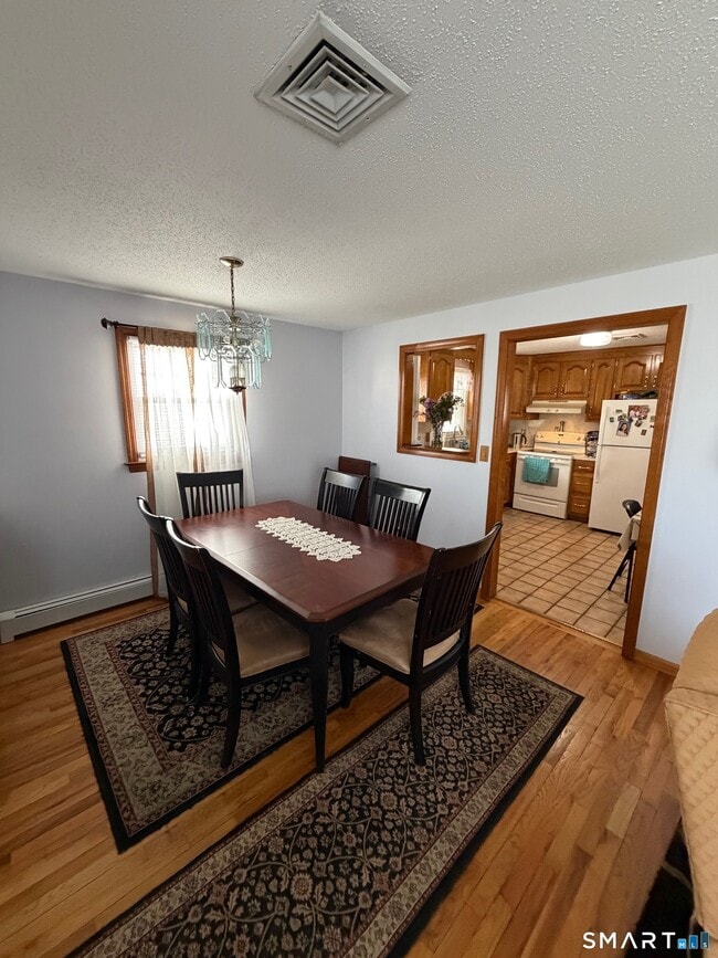 Building Photo - 23 Magnolia St