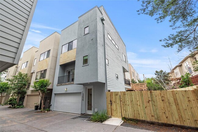 Building Photo - 5205 Rose St