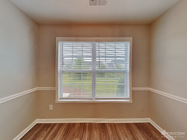 Building Photo - 4025 Creekside Court Winston Salem NC