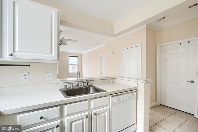 Building Photo - 23 Pierside Dr