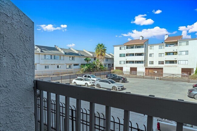 Foto del edificio - 18547 Saticoy St