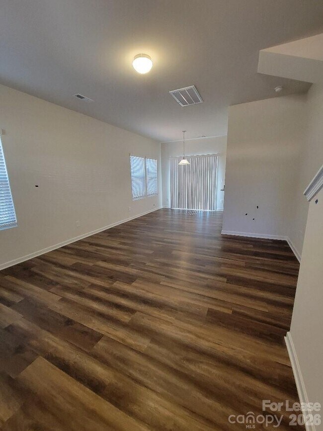 Foto del edificio - 6941 Calton Ln