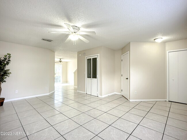Foto del edificio - 3350 Mandarin Glen Dr