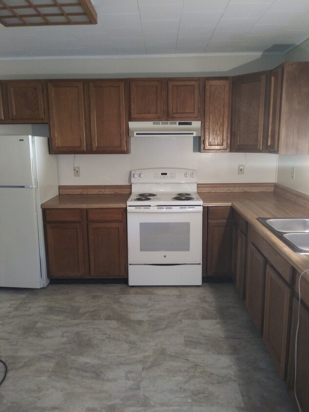 Eat-in kitchen - 9874 NY-32