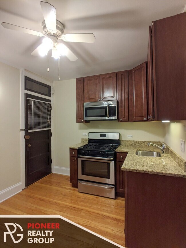 Foto del edificio - 4912 N Hoyne Ave