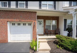 Building Photo - 1218 Green Dr