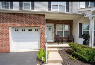 Building Photo - 1218 Green Dr