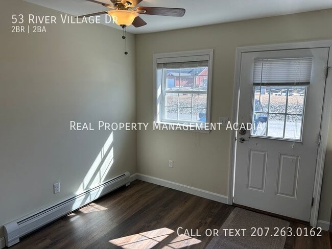 Building Photo - Great Community, Beautiful Riverfront Neig...