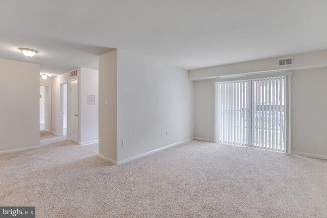 Foto del edificio - 229 43rd Rd NE