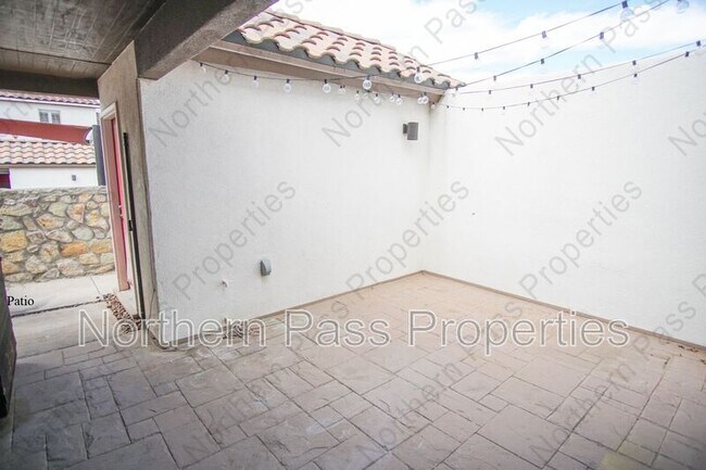 Foto del edificio - 4200 Camelot Heights Dr