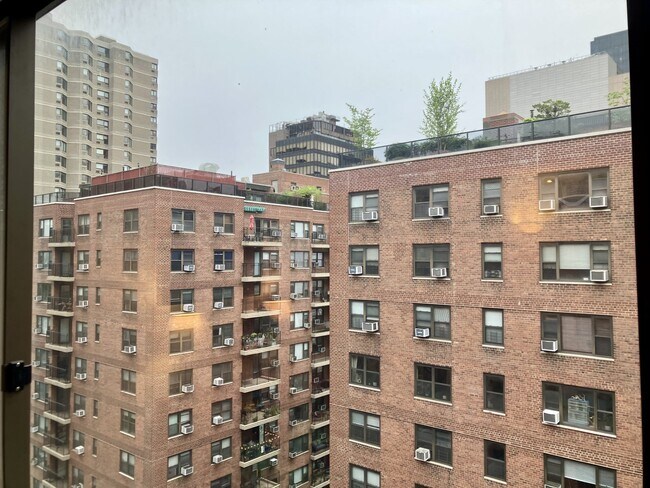 Foto del edificio - 425 E 63rd St
