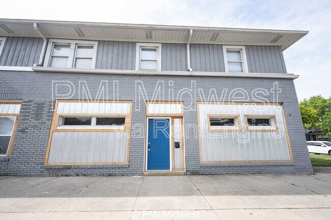 Foto del edificio - 5037 E 10th St