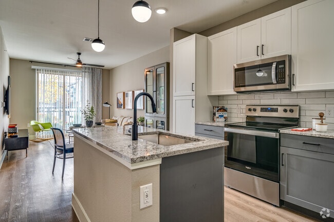 Interior Photo - MAA Park Point