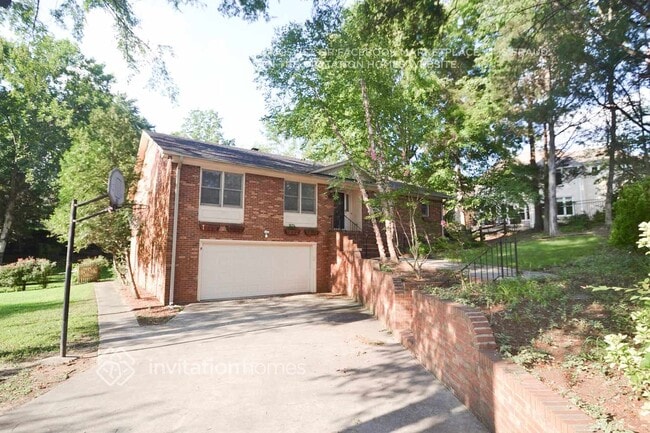 Building Photo - 7131 Hillside Ln