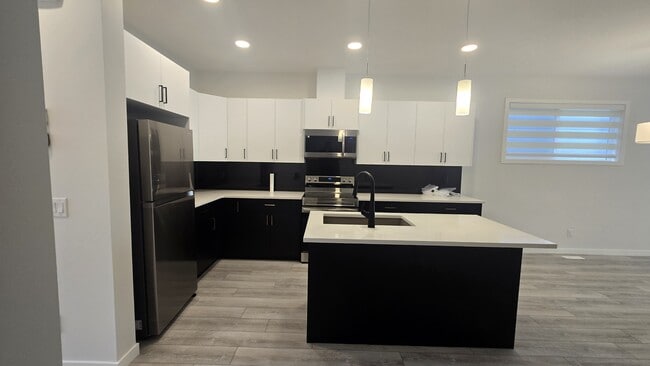 Building Photo - 438 Carringvue Grove NW