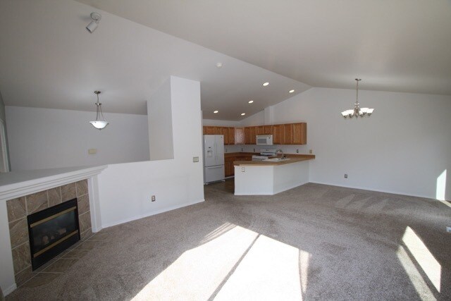 Foto del edificio - 3 Bedroom Condo with a Large, Fenced Yard!