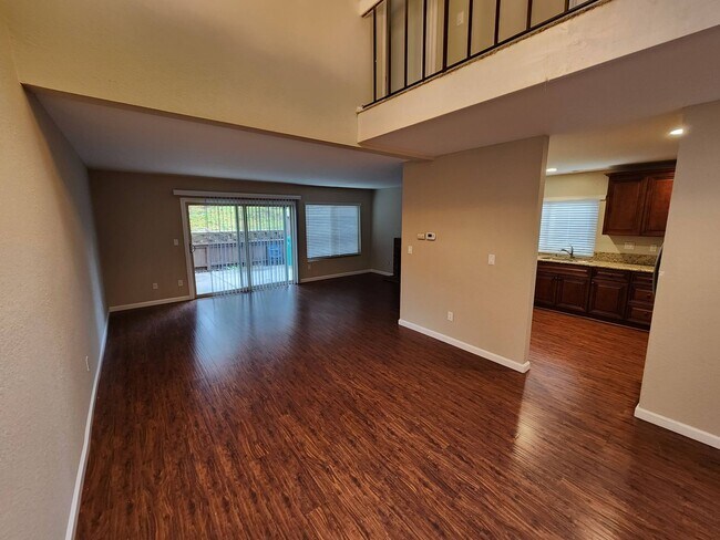 Building Photo - Beautiful 3 Bedroom Townhouse in Timberlane