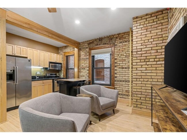 Building Photo - 11 S 12th St