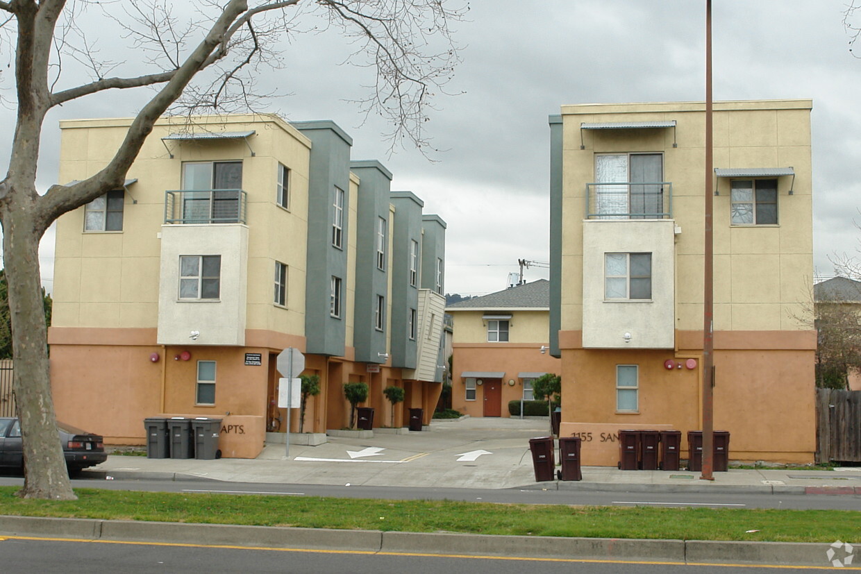 Building Photo - Creekside Apartments