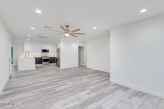 Foto del edificio - 1836 N McAllister Ave