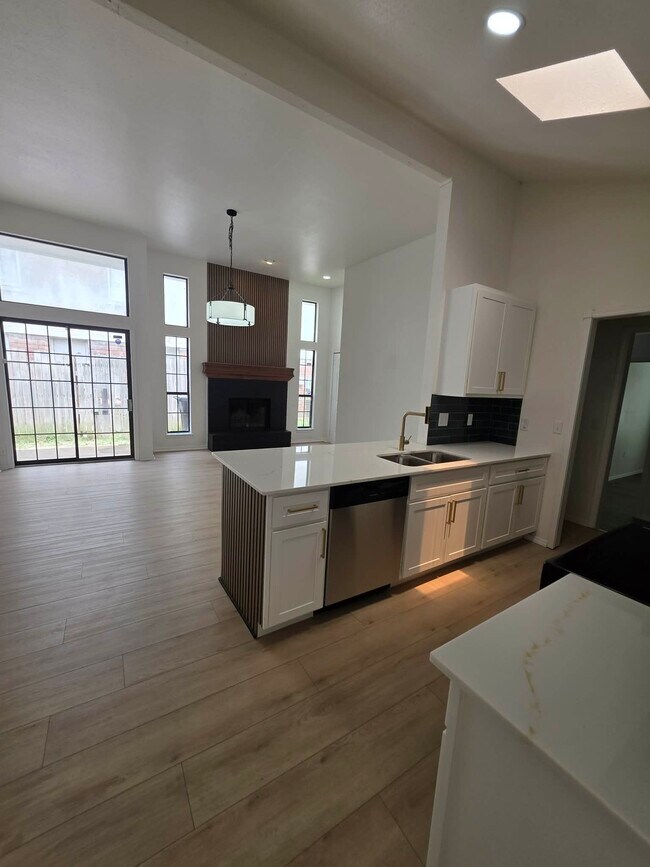 Foto del edificio - HF:2307 N Lincoln Ave