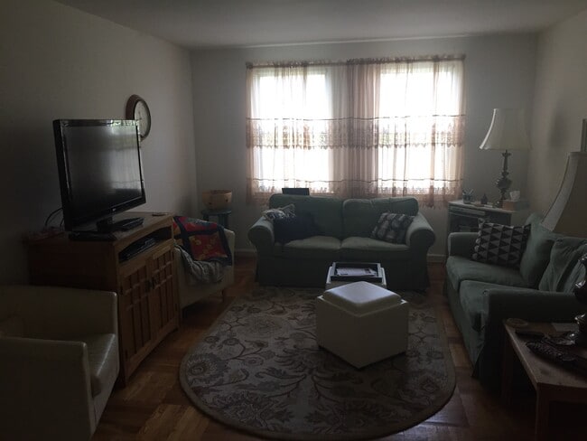 Foto del edificio - 6504 Potomac Ave