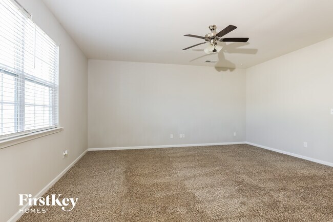 Foto del edificio - 109 Longleaf Dr