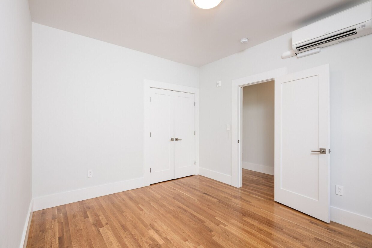 Foto del edificio - Totally Unique BU Apartment. Now with higher cei...