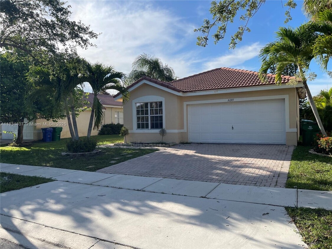 Primary Photo - 16285 SW 27th St