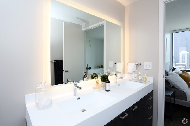 Bathroom - North X Northwest Apartments