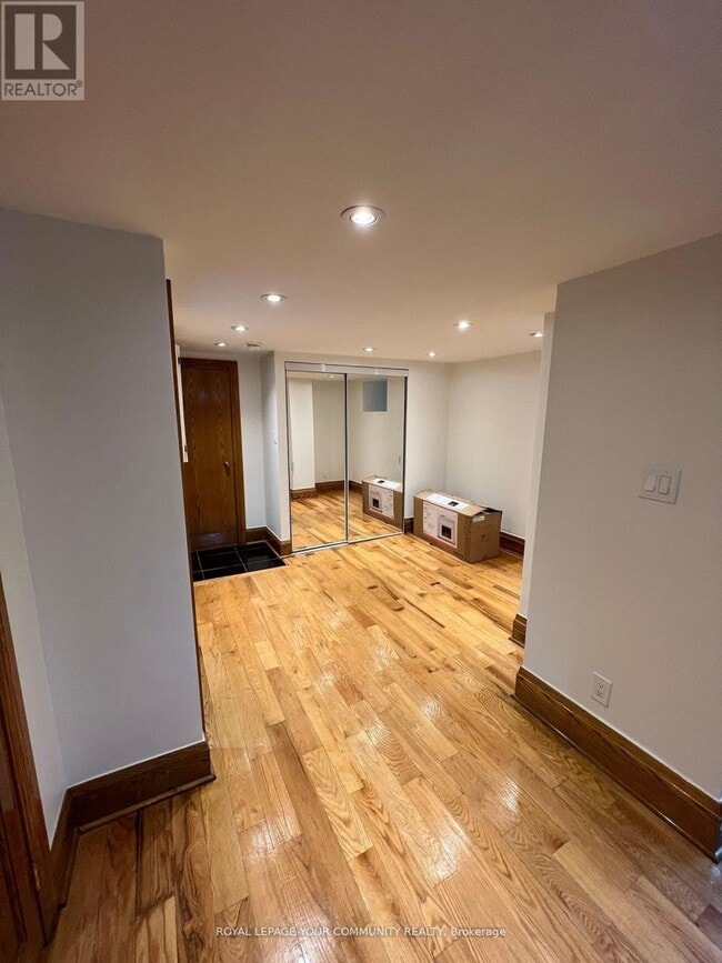 Building Photo - 181 St Clair Ave E