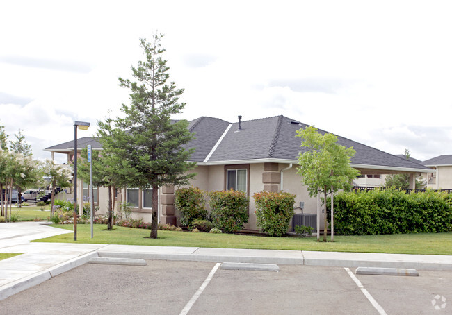 Building Photo - Quail Run Apartments